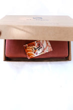 Load image into Gallery viewer, Canvas Lunch Bag waxed and organic( Pink and Grey colors) ships without any plastic
